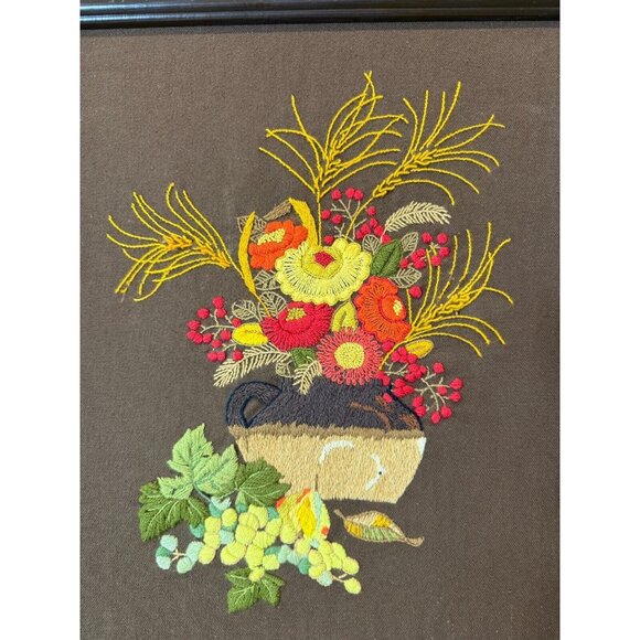 Vintage 70's Crewel Floral Vase Still Life Columbia Minerva 18"x22" Retro - Picture 2 of 7